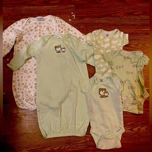 5 Piece Infant Gown Set with Onesies